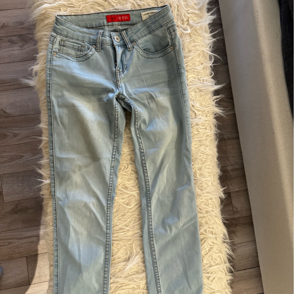 Guess skinny jeans size 24 light colored wash